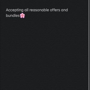 💓ACCEPTING ALL REASONABLE OFFERS + BUNDLES!🌸